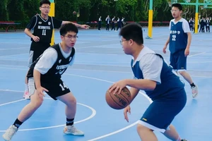 高中生篮球运动员如何通过联赛提升实力:策略与实战经验分享